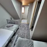 16 Chemin De Compostelle Hostel *