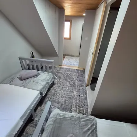 16 Chemin De Compostelle Hostel *